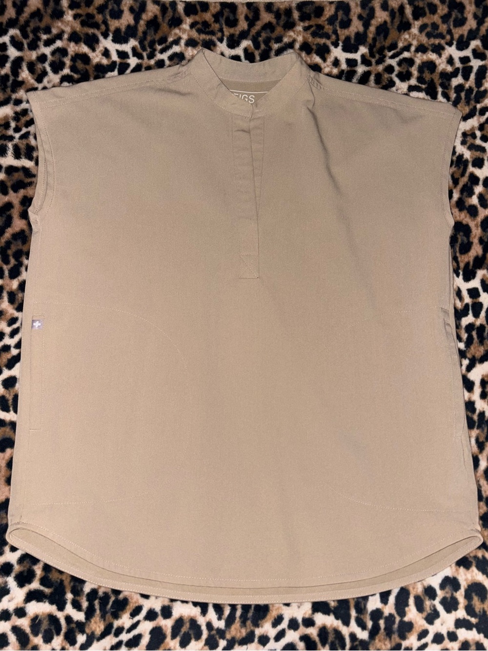 FIGS Women’s XXS Khaki Rafaela Oversized Scrub Top PO# 3083